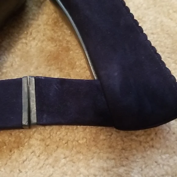 Stuart Weitzman Suede Heels - Picture 10 of 13